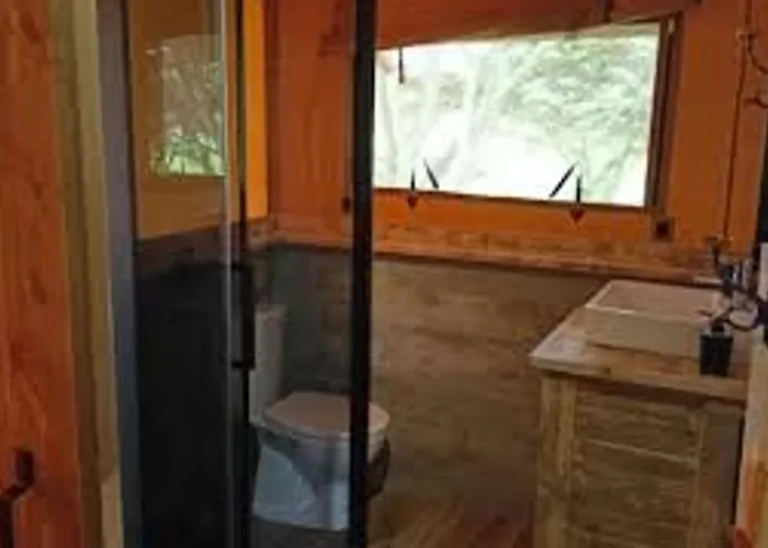 Trappeur Avec Jacuzzi Et Ferme Pedagogique - Fr-1-410-458